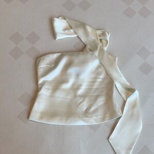 White top with neck scarf